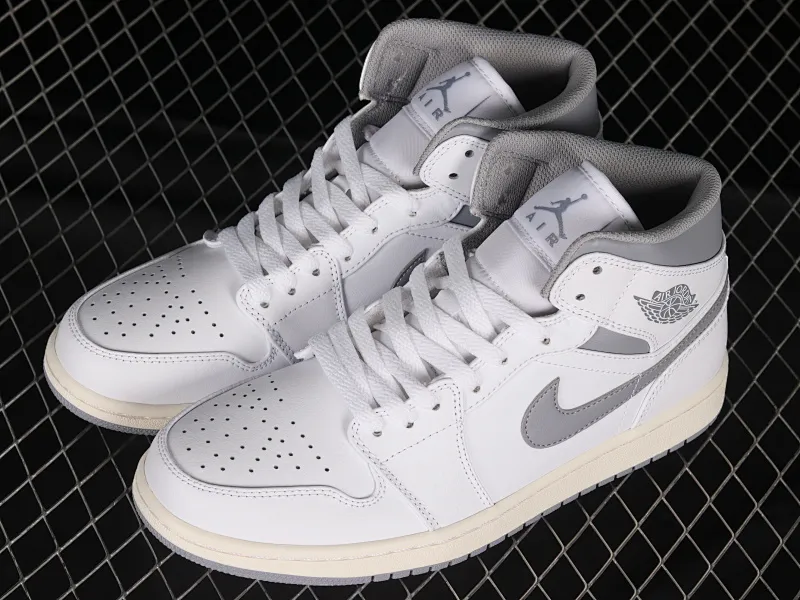 All categories Air Jordan Jordan series basketball shoes Air Jordan 1 Mid G version pure original Air Jordan 1 Mid "Vintage Grey" AJ1 Joe 1 white gray mid-top basketball shoes 554724-135